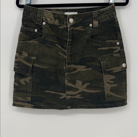 Topshop Dresses & Skirts - Topshop Green Camouflage Mini Skirt women’s size 6